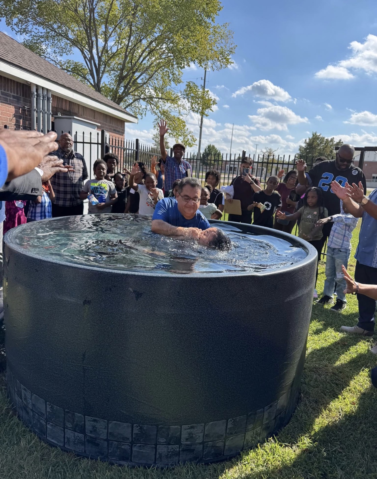 bautismo-al-aire-libre-congregacion-vida-covenant-church-houston