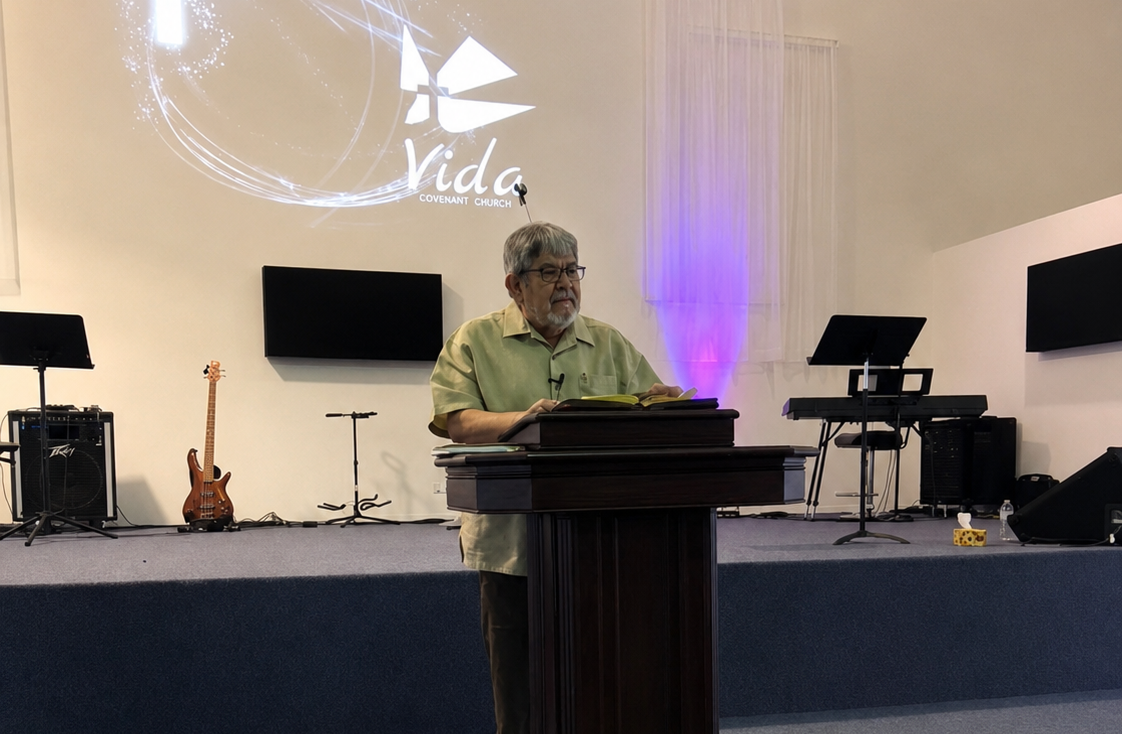 pastor-predicando-vida-covenant-church-houston